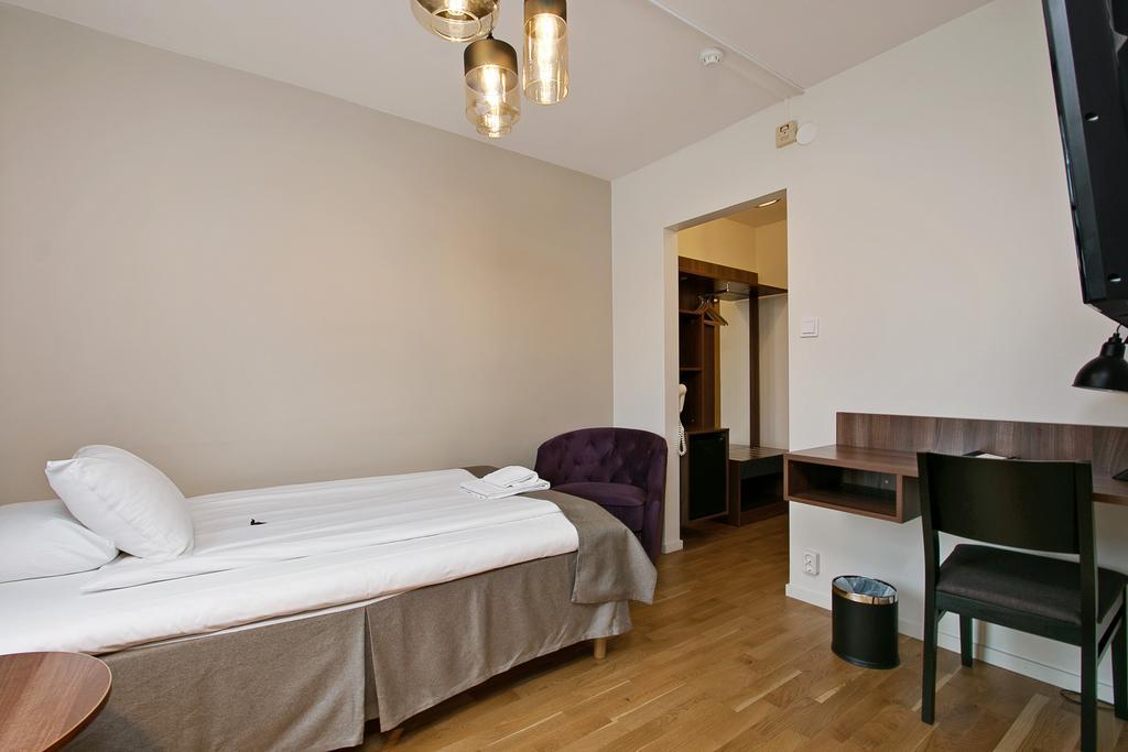 Hotel First Brommaplan 3*